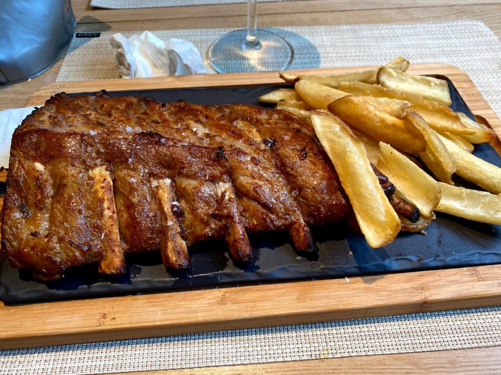 tasty slab of ribs and fries. Great food scene is another reason why expats love Valencia
